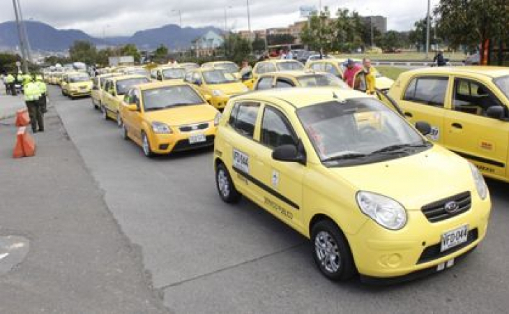 Movilidad colapsada por paro de taxistas