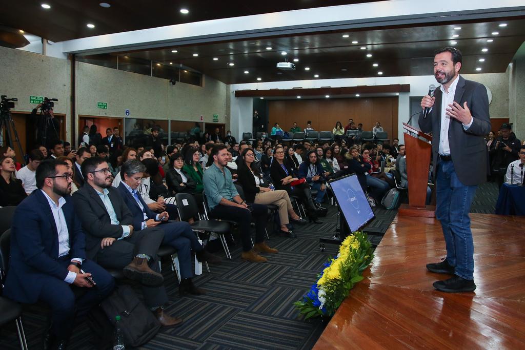 Carlos Fernando Galán, alcalde electo, durante presentación de la Encuesta / Prensa Galán 