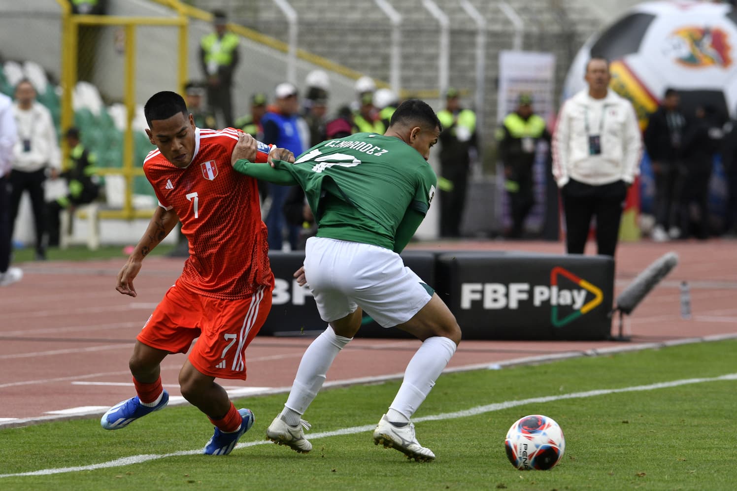 Bolivia venció 2-0 a Perú 