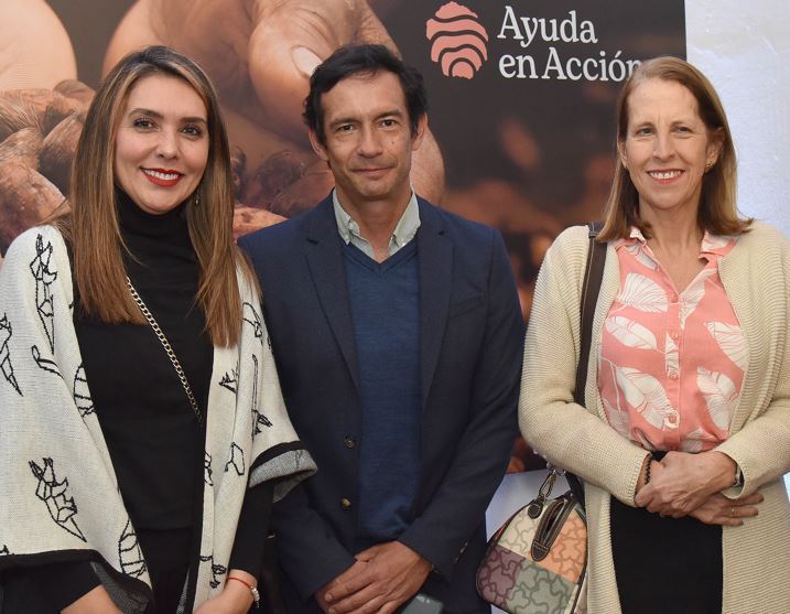 En el Museo del Chicó la Fundación Ayuda en Acción, con el apoyo de AECID y MNR Comunicaciones & Ediciones presentaron el libro Behind Cacao. 
