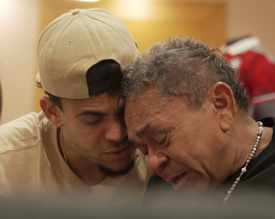 Luis Díaz llorando junto a su padre 