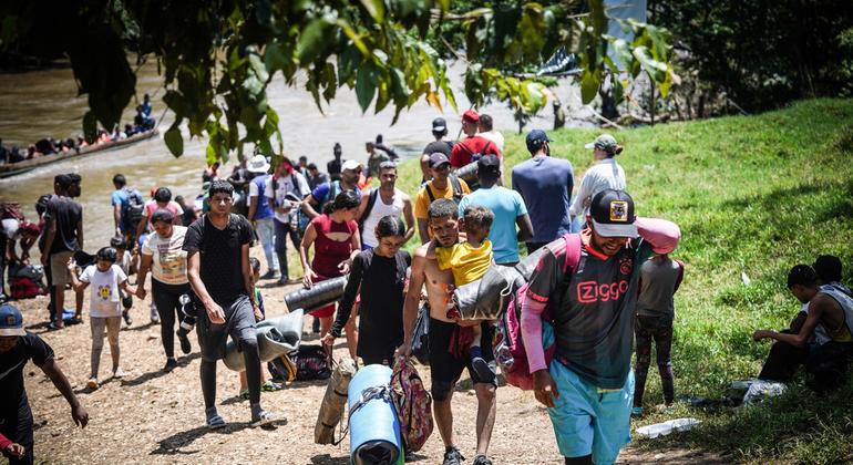 Migrantes llegan a un centro de acogida temporal en Panamá tras cruzar la selva del Darién / OIM/Gema Cortés