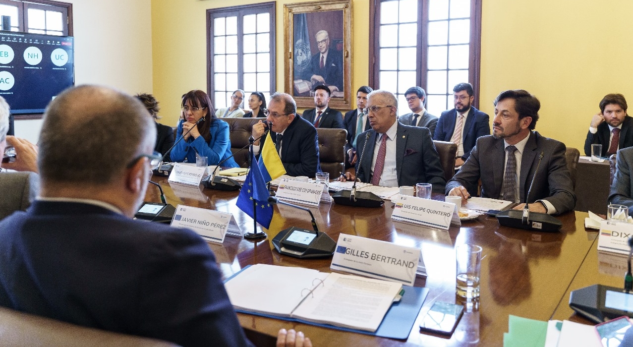 Colombia fortalece relaciones con EEUU y Unión Europea