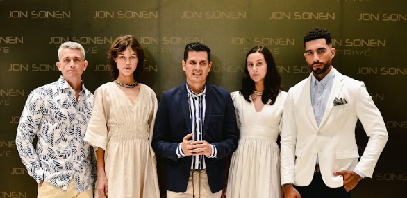 Jon Sonen celebra un hito importante en su carrera con 25 años de destacada trayectoria en la industria de la moda