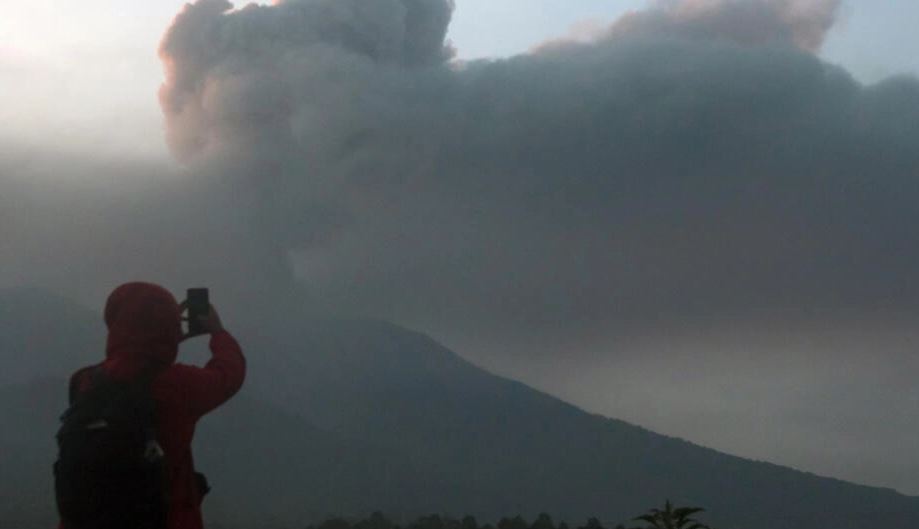 Volcán en Indonesia 