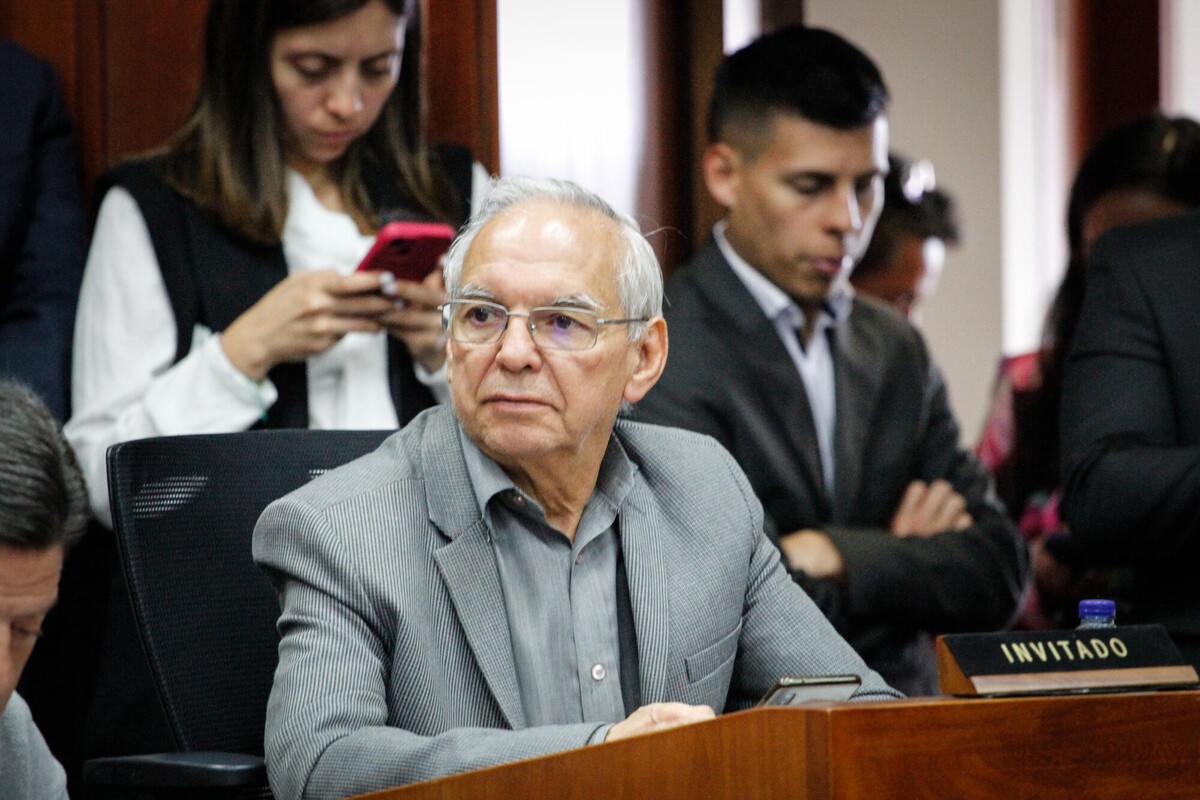 Los colombianos van a ganar 13 puntos de poder adquisitivo real: ministro de Hacienda 