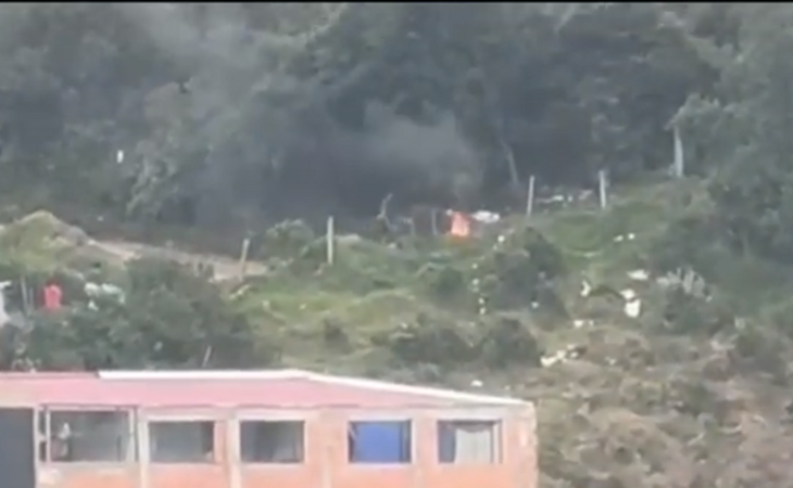 Extranjero quemando basura en los Cerros