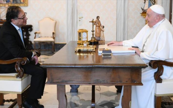 Presidente de Colombia con Franciso en el Vaticano 