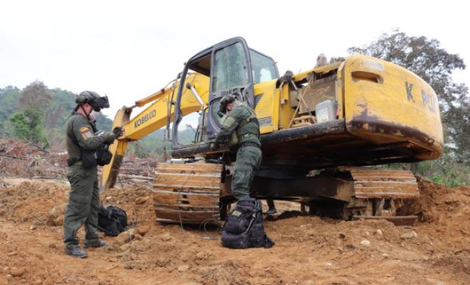 Extracción ilegal de oro le gana terreno en rentabilidad al narcotráfico en Colombia