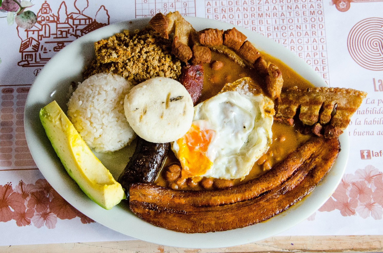 Bandeja paisa, uno de los platos de la gastronomía colombiana