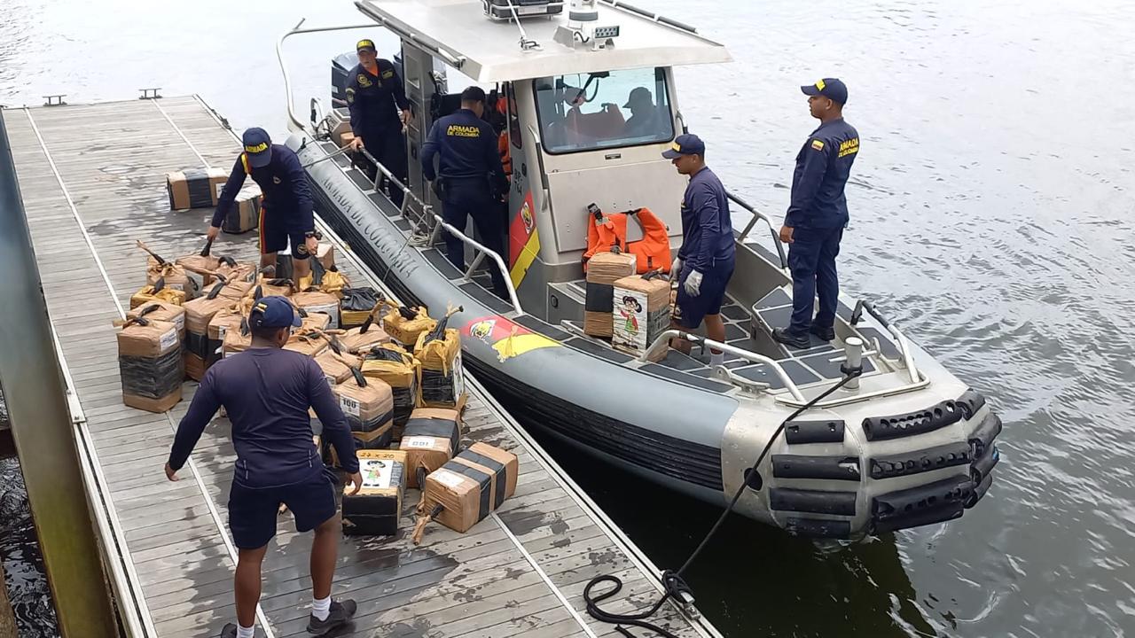 Cerca de cinco toneladas de cocaína fueron interceptadas en dos semisumergibles en el Pacífico Sur