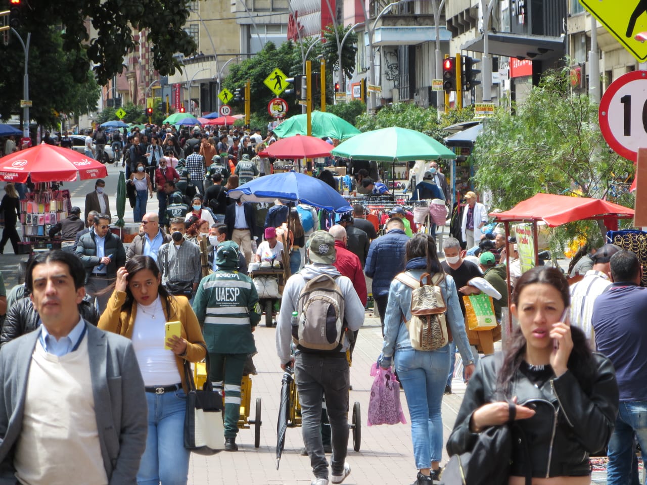 Personas caminando