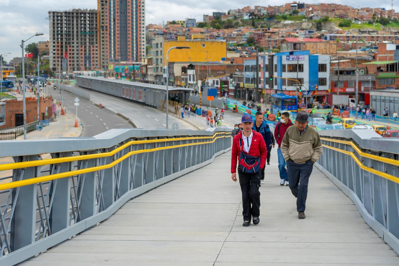 Puente peatonal en molinos sur