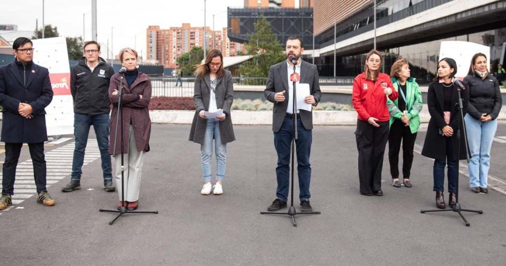 Alcalde Galán hablando ante los medios