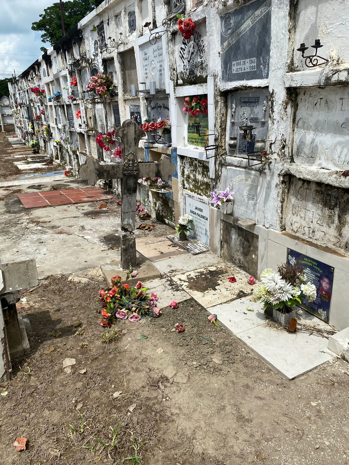 Lapidas del cementerio de Mompox