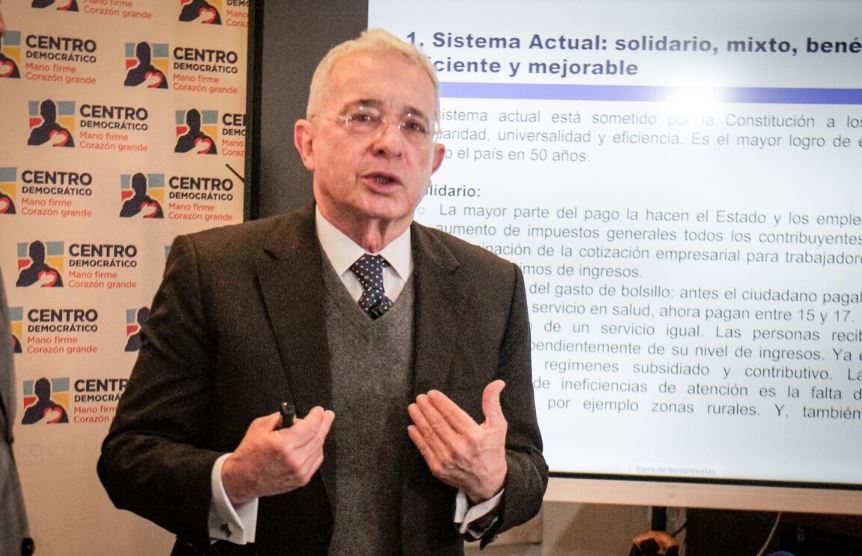 Álvaro Uribe cuestiona la reforma laboral 