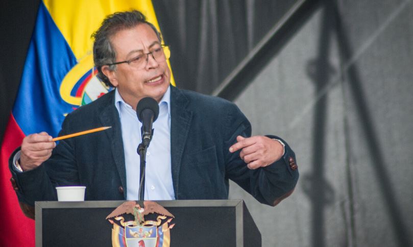 Presidente Gustavo Petro hablando 