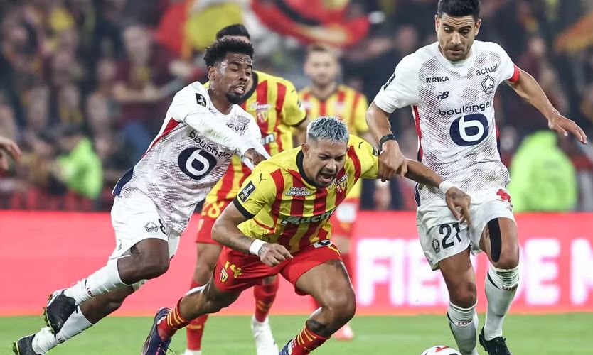 Lille venció 2-0 a Lens 