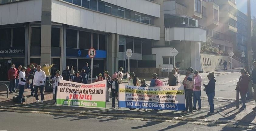 protestas contra MinAmbiente