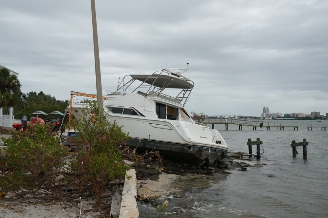 Botes terminarons en los andenes por el huracán Milton 