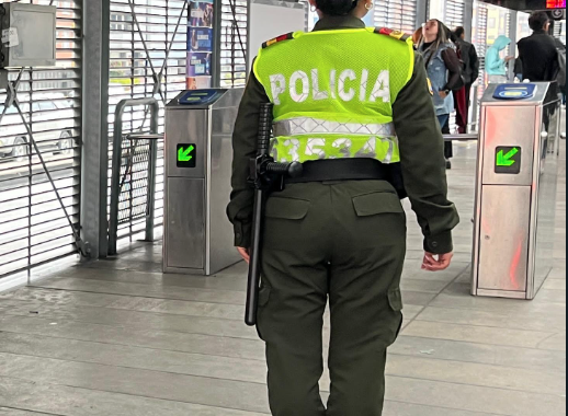 policías