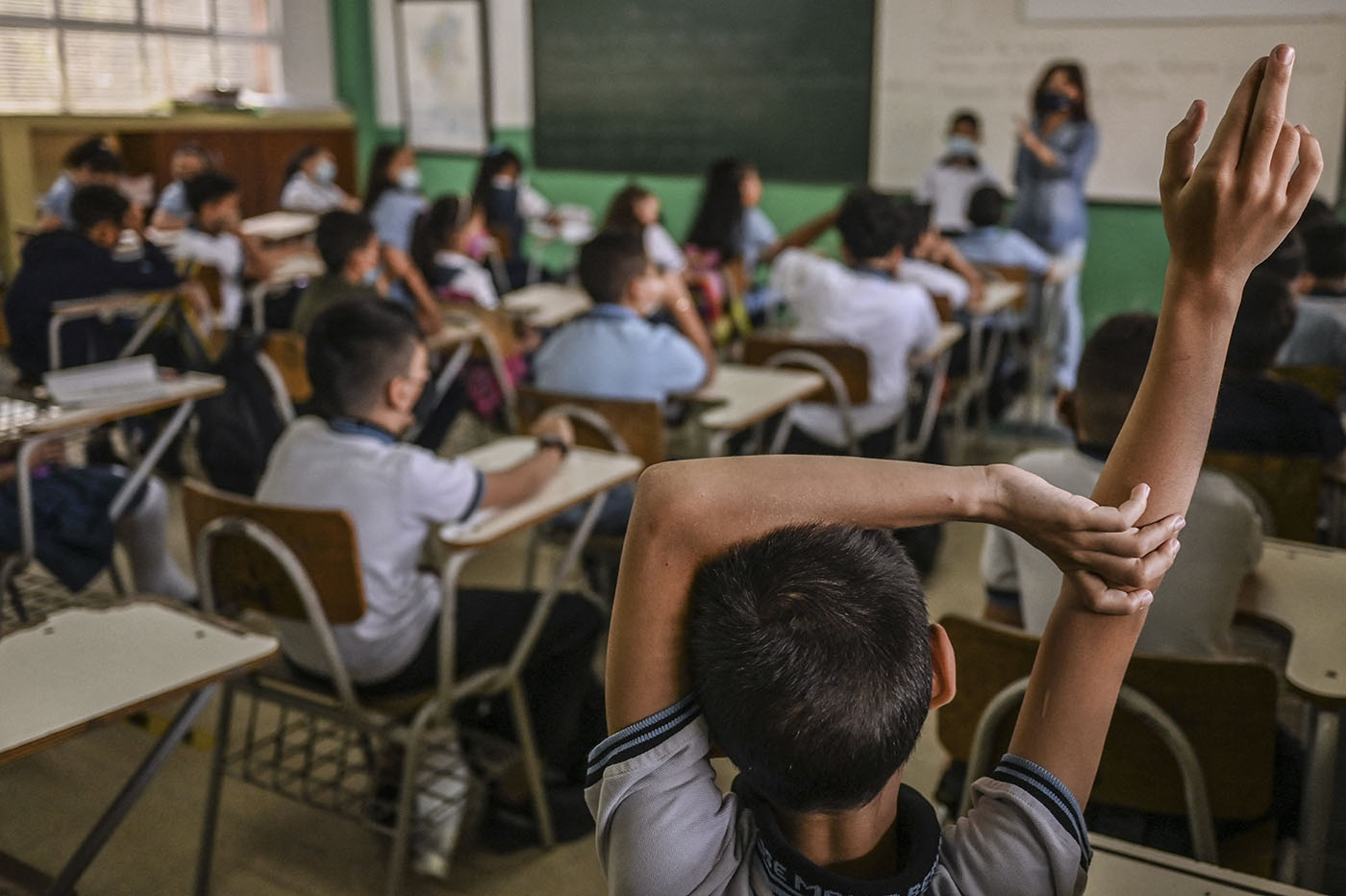 Desde el 2022 ha venido cayendo la proporción de estudiantes venezolanos matriculados como irregulares / AFP 