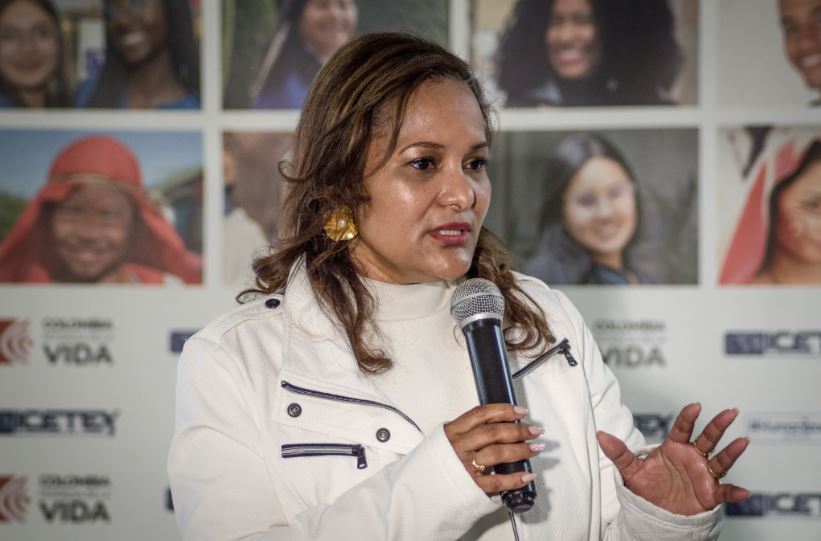 Patricia Adabía hablando 