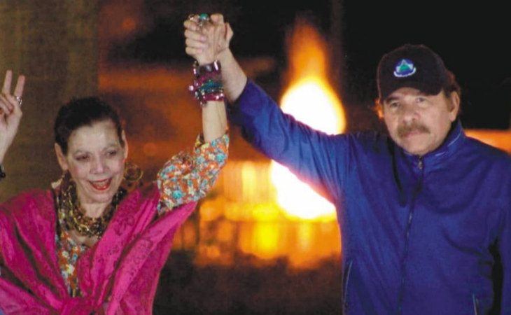 Daniel Ortega y su esposa Rosario Murillo