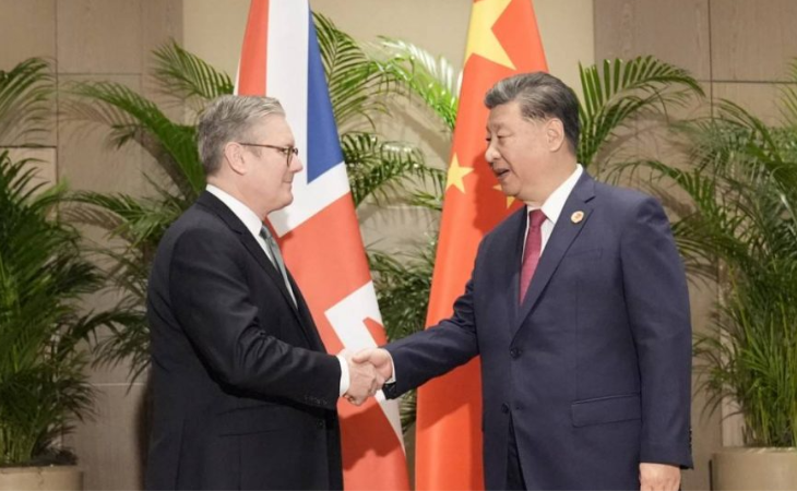 Xi Jjinping con Keir Starmer