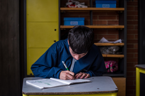 Niño en Colegio