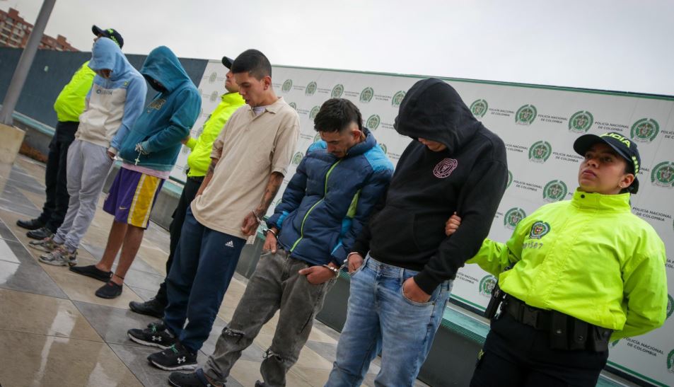 hombres detenidos en Bogota