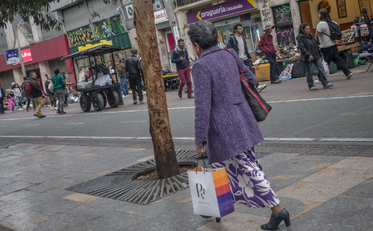 señora comprando