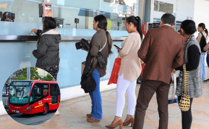 Personas haciendo fila para comprar pasajes de Transmilenio 