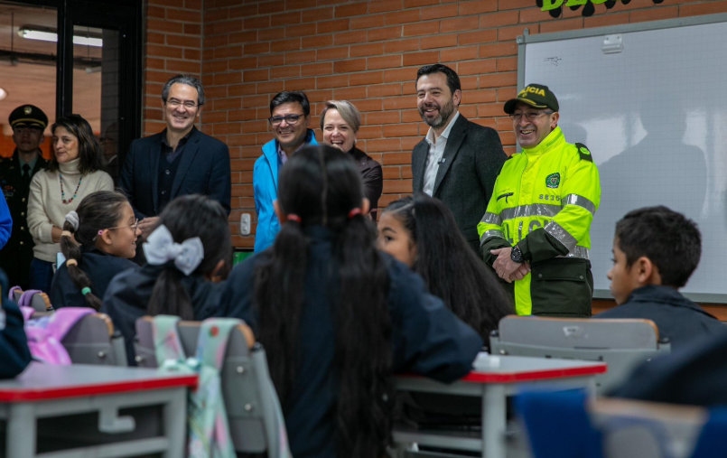 niños en el colegio