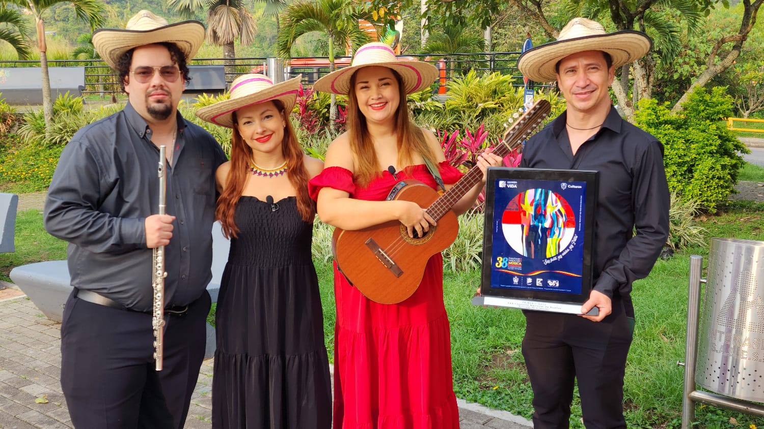   Con flores y poesías inicia el Festival de Música Colombiana en el Mayor 