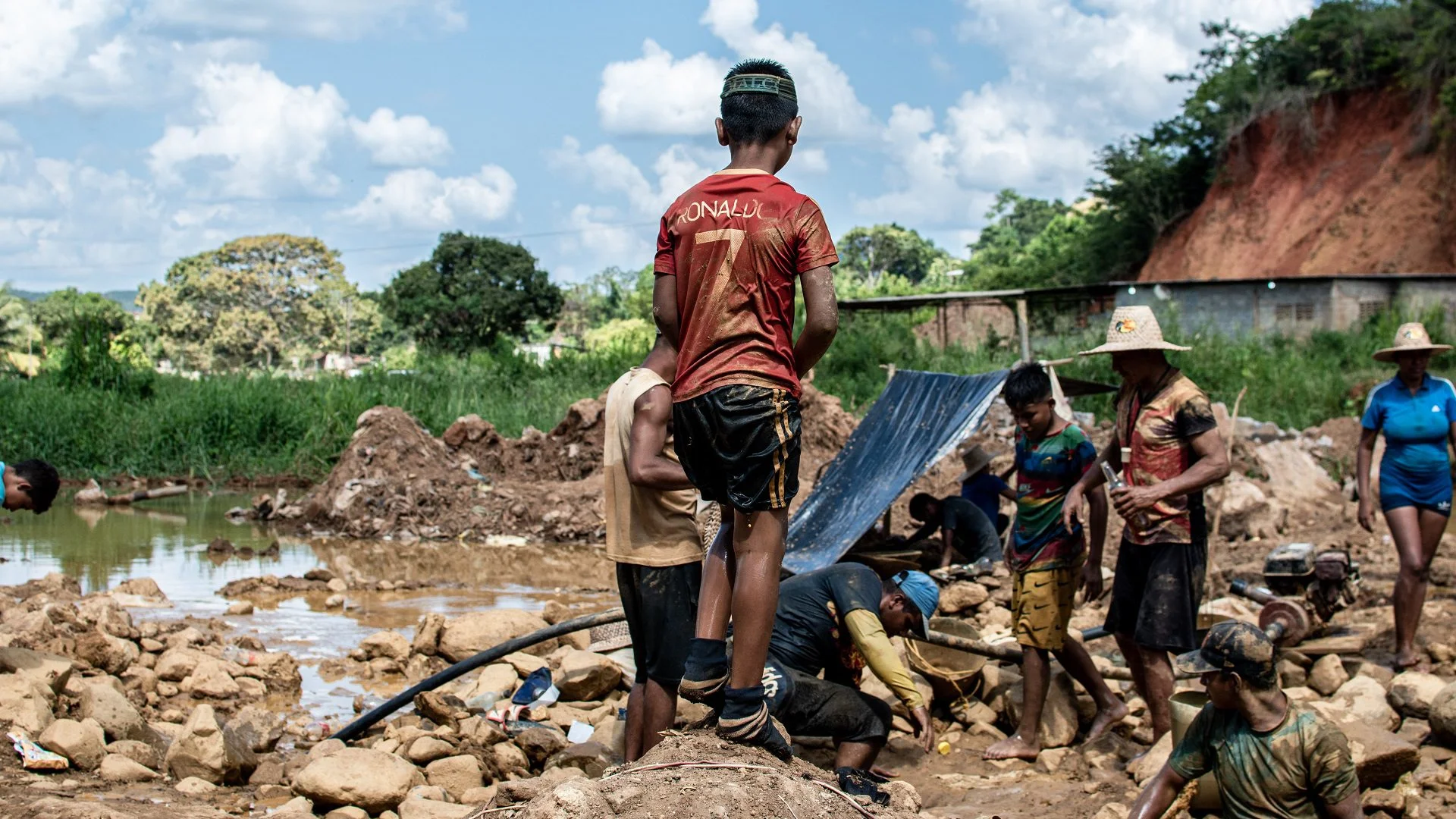 Minería ilegal con niños